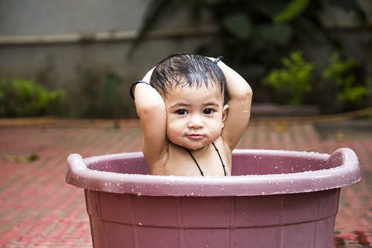 How to properly bathe your baby?